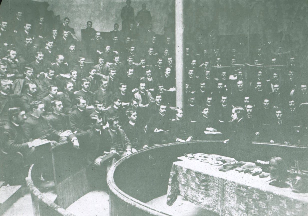 Joseph Leidy lecturing on anatomy to Class of 1887, 1886