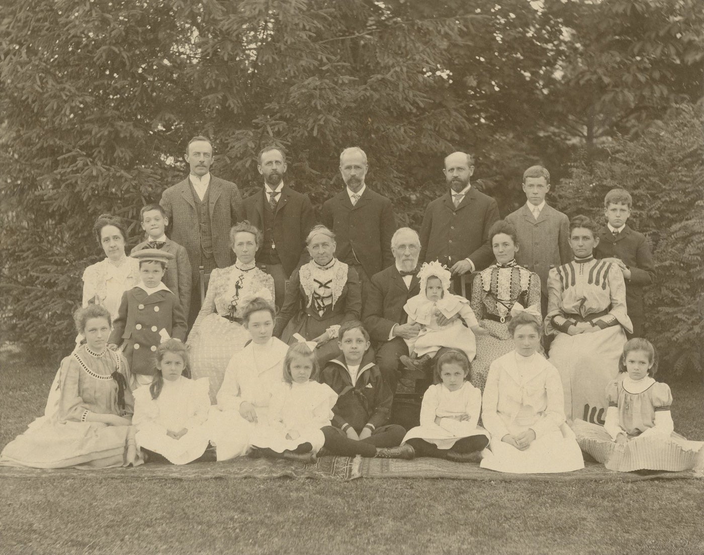 Gest family portrait, 1902