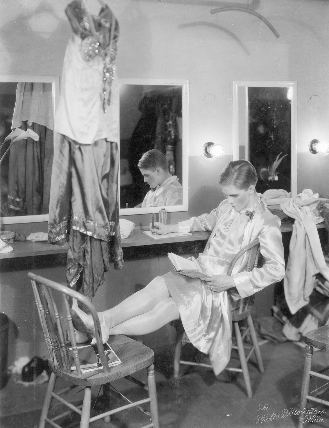 Mask and Wig Club, backstage during "Tarantella," 1928