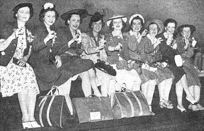 Base Hospital No. 20, nurses waiting for train, 1942